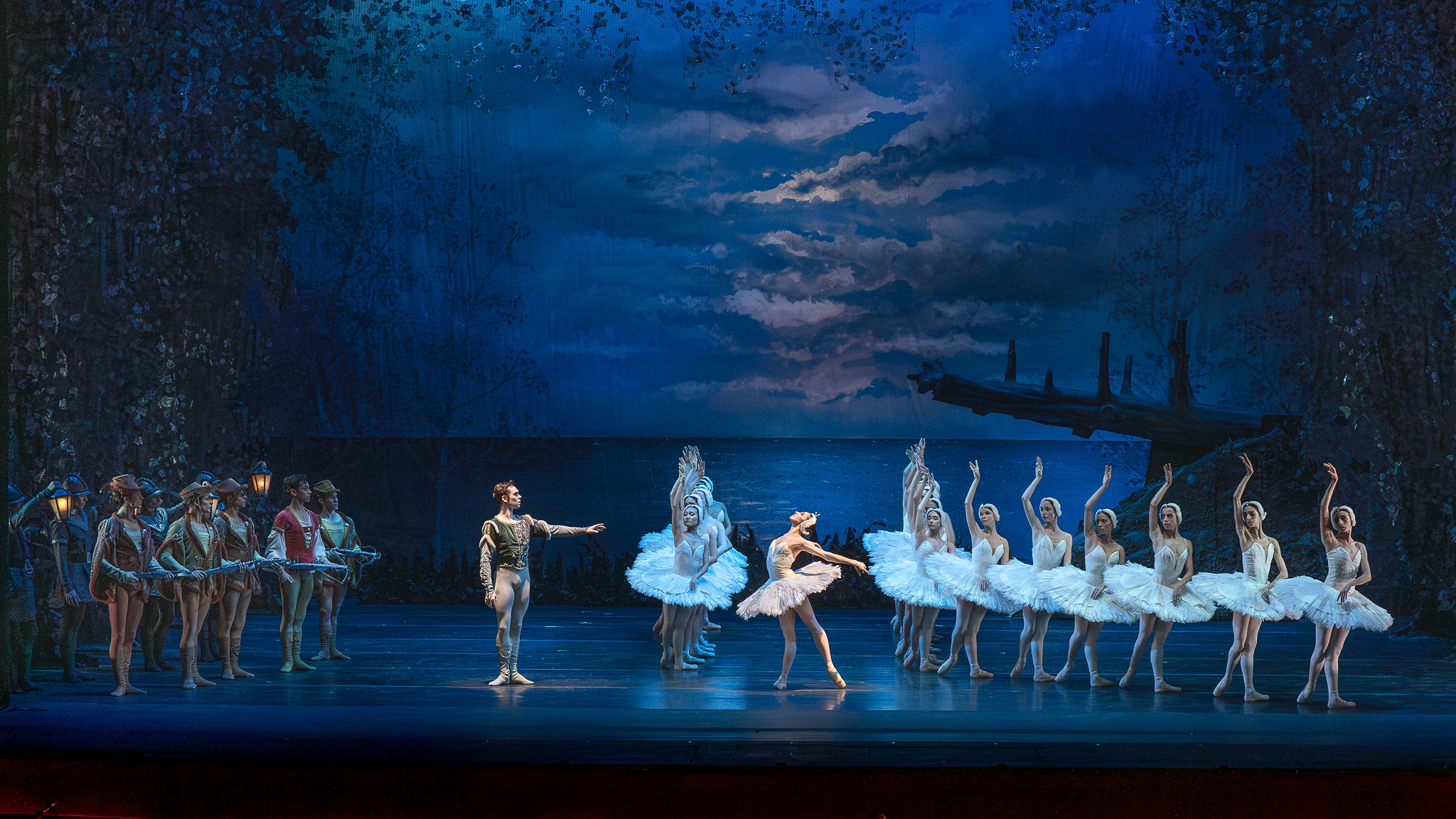 Ballet de Santiago Swan Lake Photo: Nicolas Quezada